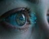 ojo humano reflejando texto digital, representación visual de cómo entiende la IA el lenguaje humano